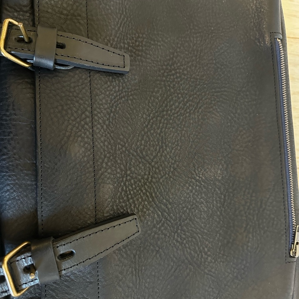 Sophisticated Black Leather Briefcase for Men - Picture 3 of 4